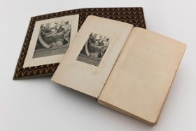 Foto: Bücher aus dem Eigentum Julius Hellmann, die in der SLUB Dresden aufgefunden wurden.