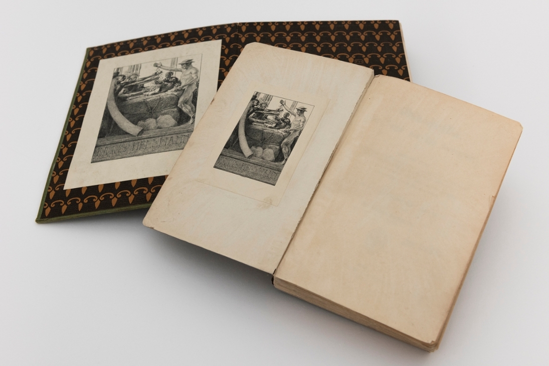 Bücher aus dem Eigentum Julius Hellmann, die in der SLUB Dresden aufgefunden wurden.